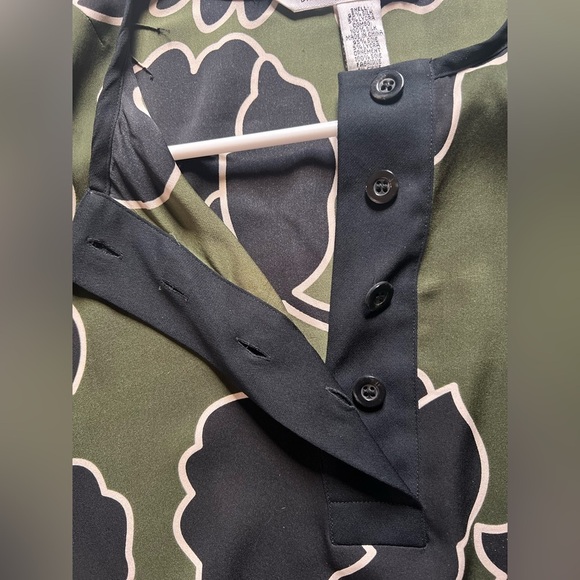 Diane Von Furstenberg Olive Green & Black Floral Print Silk Blouse size 6 - Picture 4 of 12